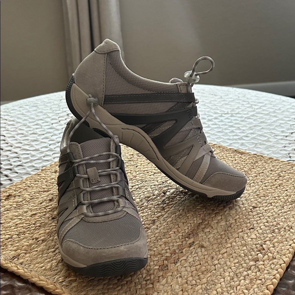 Dansko women’s “light Gray & charcoal Gray”  Sneakers Excellent condition size 8